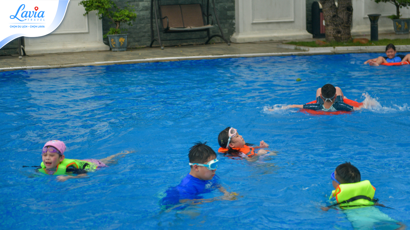 TRẢI NGHIỆM BƠI LỘI VÀ VUI CHƠI TẠI GLORY RESORT