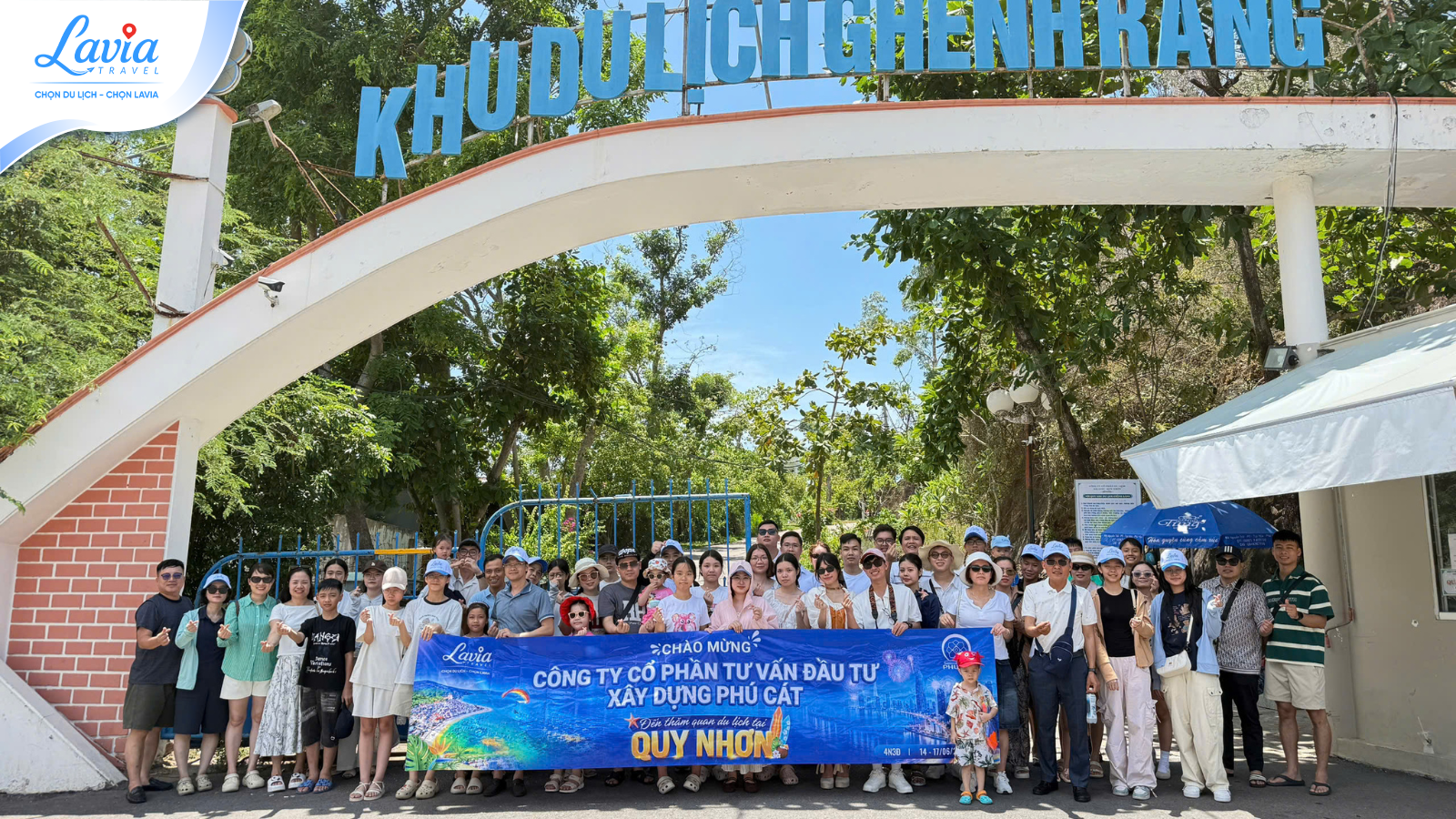 Đoàn Phú Cát thăm quan Quy Nhơn