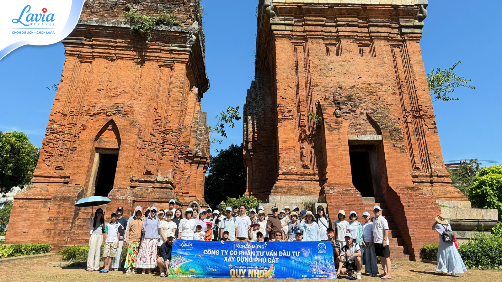 Đoàn Phú Cát thăm quan Quy Nhơn
