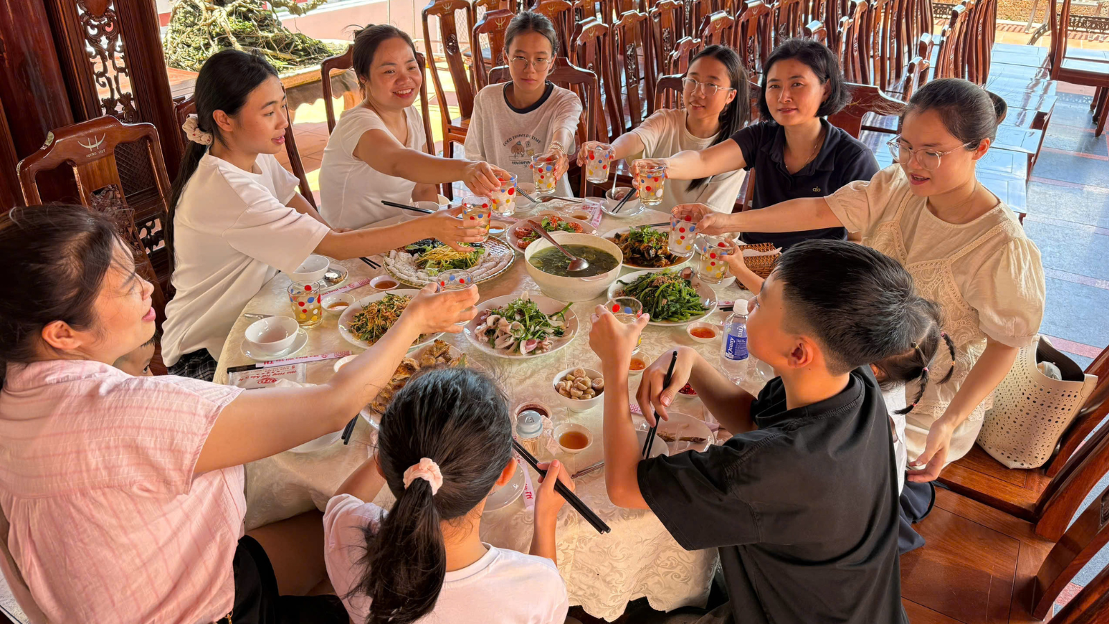 Bữa ăn đoàn Phú Cát ở Quy Nhơn