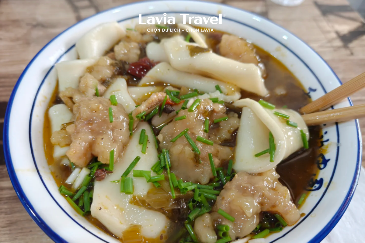 Mì miếng chua cải cửu Trại câu