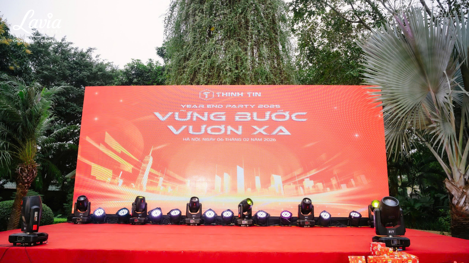 Chi phí dự phòng là khoản doanh nghiệp không nên bỏ qua, đặc biệt khi chọn ngoài trời. 