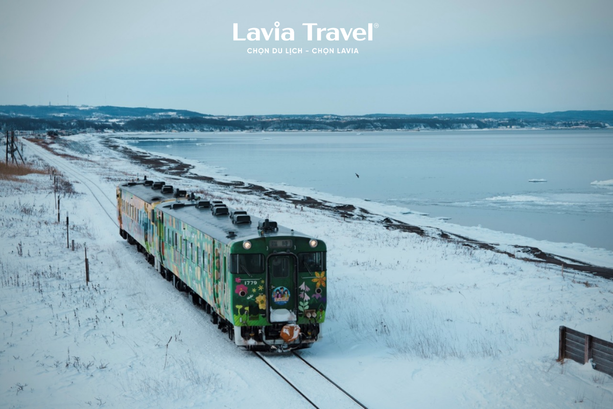chuyến tàu hỏa Ryuhyo Monogatari-go dọc bờ biển Okhotsk Hokkaido