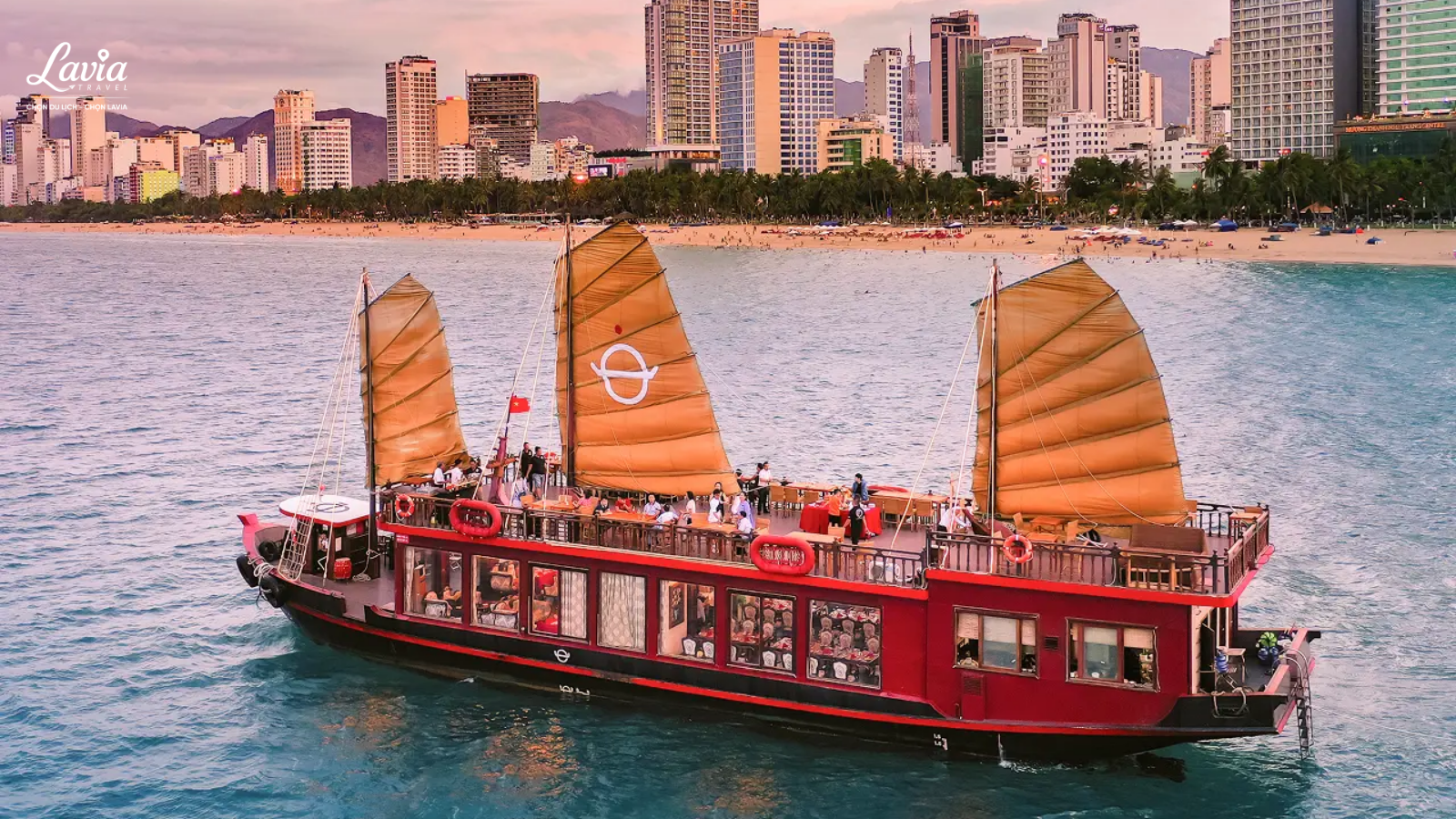 Du thuyền Nha Trang