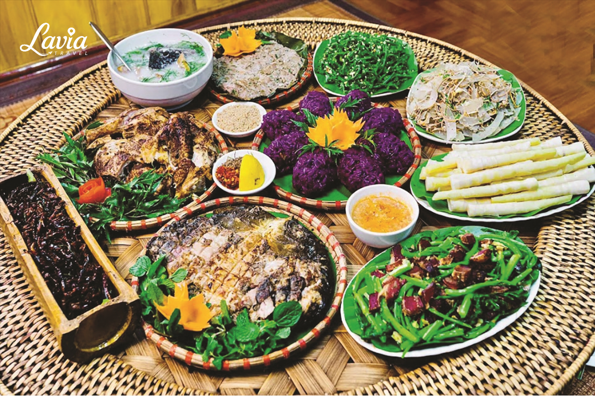 Bữa ăn tại Bản làng của người dân sapa